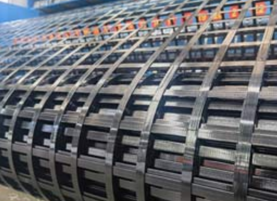 镇雄钢塑土工格栅：基建“隐形脊梁”的绿色智造与长寿命进化论